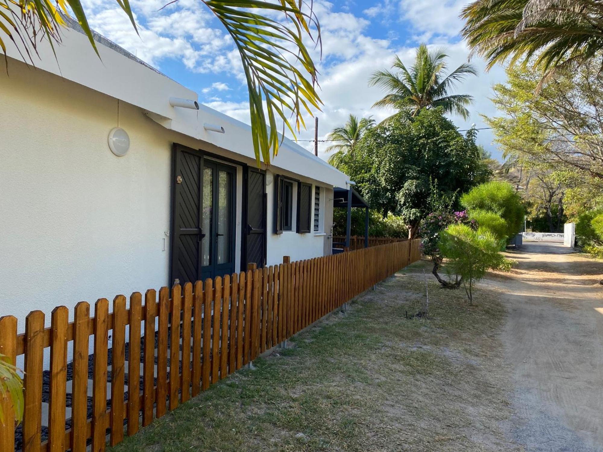 Villa & Bungalow 'Coco Des Sables' Les Pieds Dans L'Eau Ла Салин ла Ба Екстериор снимка